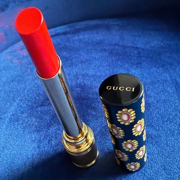 GUCCI ROUGE DE BEAUTÉ BRILLANT – GOLDIE RED 25 | GLOW EDITION - Picture 10 of 17